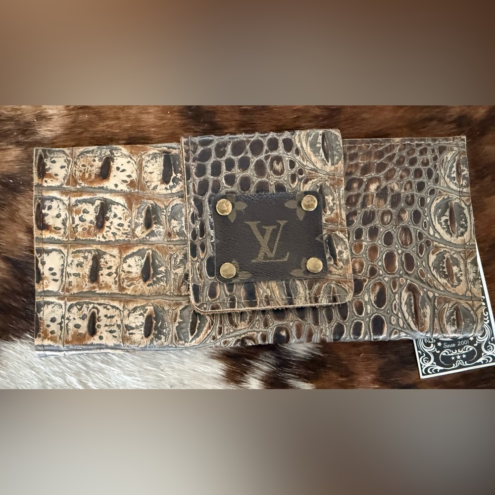 Keep It Gypsy Crocodile Tooled Genuine Design Patch Leather Wallet Clutch